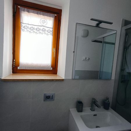 Casa Lisetta, 3-Room Apartment With Lake View Torri Del Benaco Esterno foto