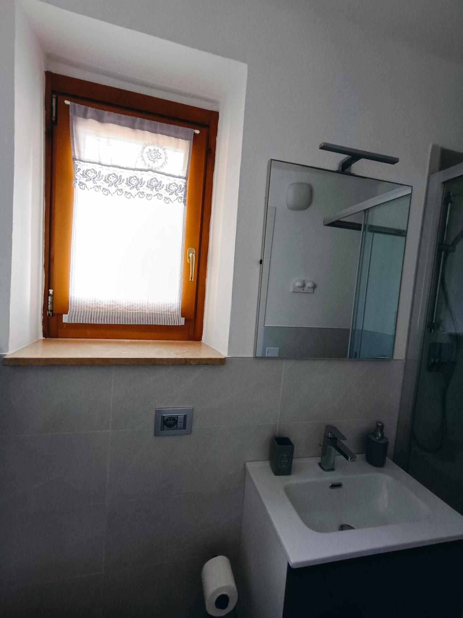 Casa Lisetta, 3-Room Apartment With Lake View Torri Del Benaco Esterno foto